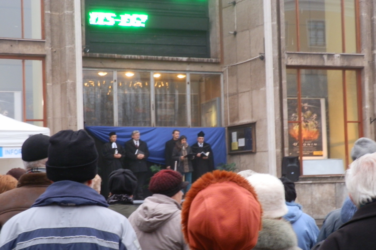 Imádkoztak a vasgyárért