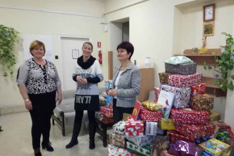 Angyaldoboz - száznál  is több csomag