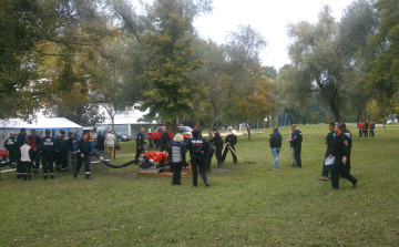 Tűzoltók, ha találkoznak...