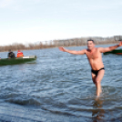 Schirilla jött és úszottKikötő