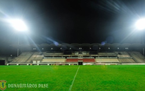 Péntek este, nappali fényben szurkolhatunk