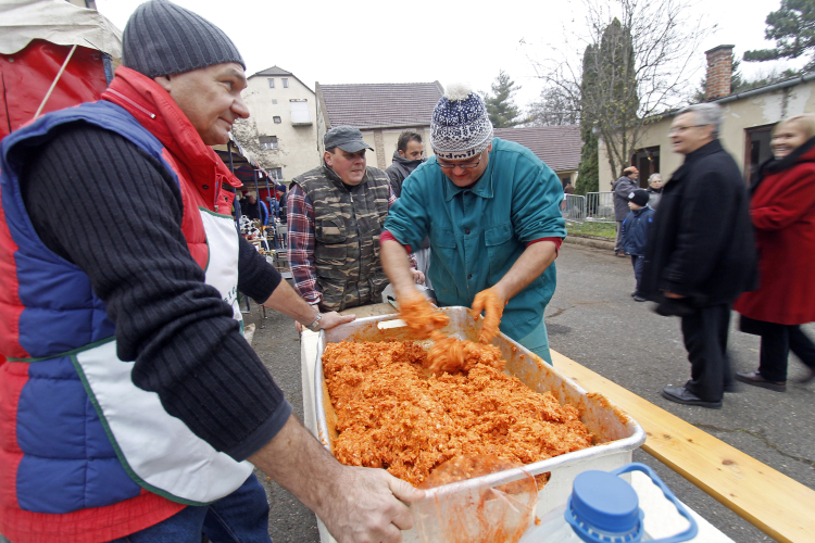 Pentelei Disznótor és Kolbászfesztivál 2013