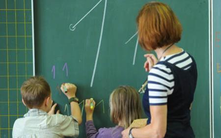 Emelkedik a pedagógusok bére