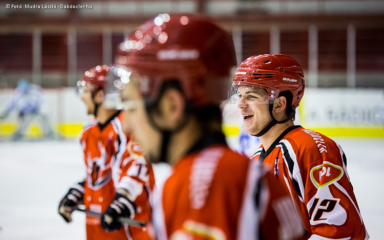 Acélbikák a döntő fele menetelnek