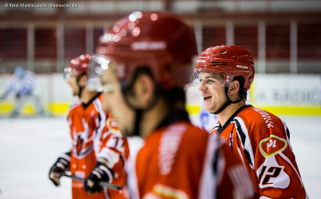 Acélbikák a döntő fele menetelnek
