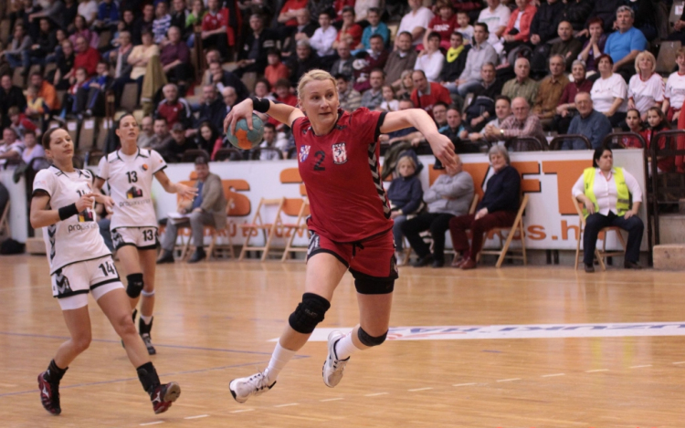 Siófokot padlóra küldték a lányok -képekkel