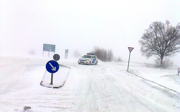 Nem mehetnek a kamionok