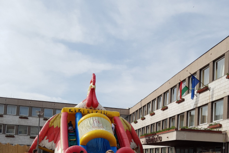 Majális a Városháza téren