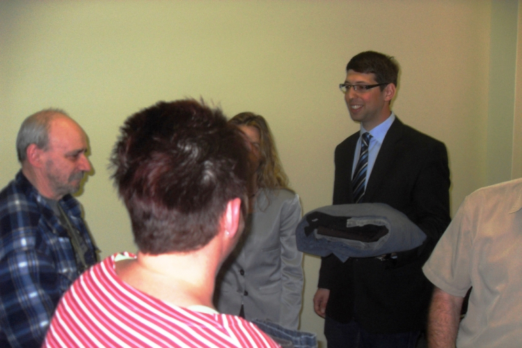 Együtt 2014 kampány-körút  a bejáratnál Gombossal