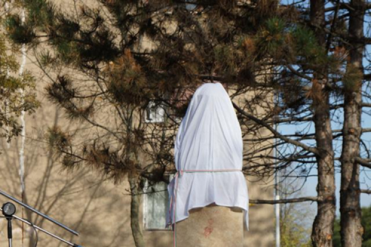 Lorántffy-szoboravatás