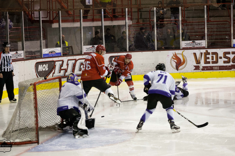 Dunaújvárosban egyenlítettek a lilák