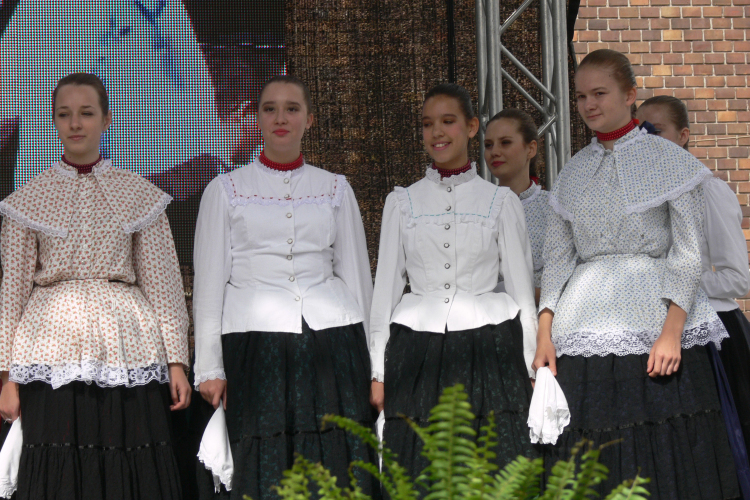  A Vasas Néptáncegyüttes a Főtér avatásán