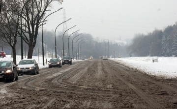 Fejér megyében is ónos eső nehezítheti a közlekedést