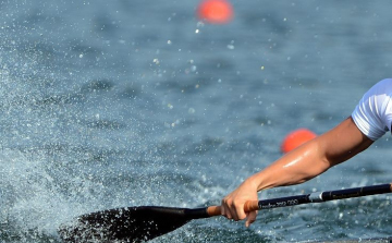 Forrt a Tisza vize a lapátok alatt