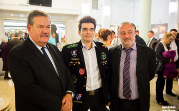 Lehetőséget adunk és reményt