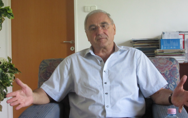 Momert: mérlegtől a Porschéig 