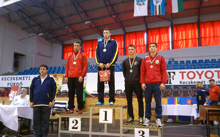 Bronzérem a parádés birkózásért