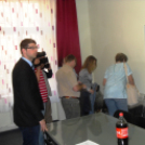 Együtt 2014 kampány-körút  a bejáratnál Gombossal